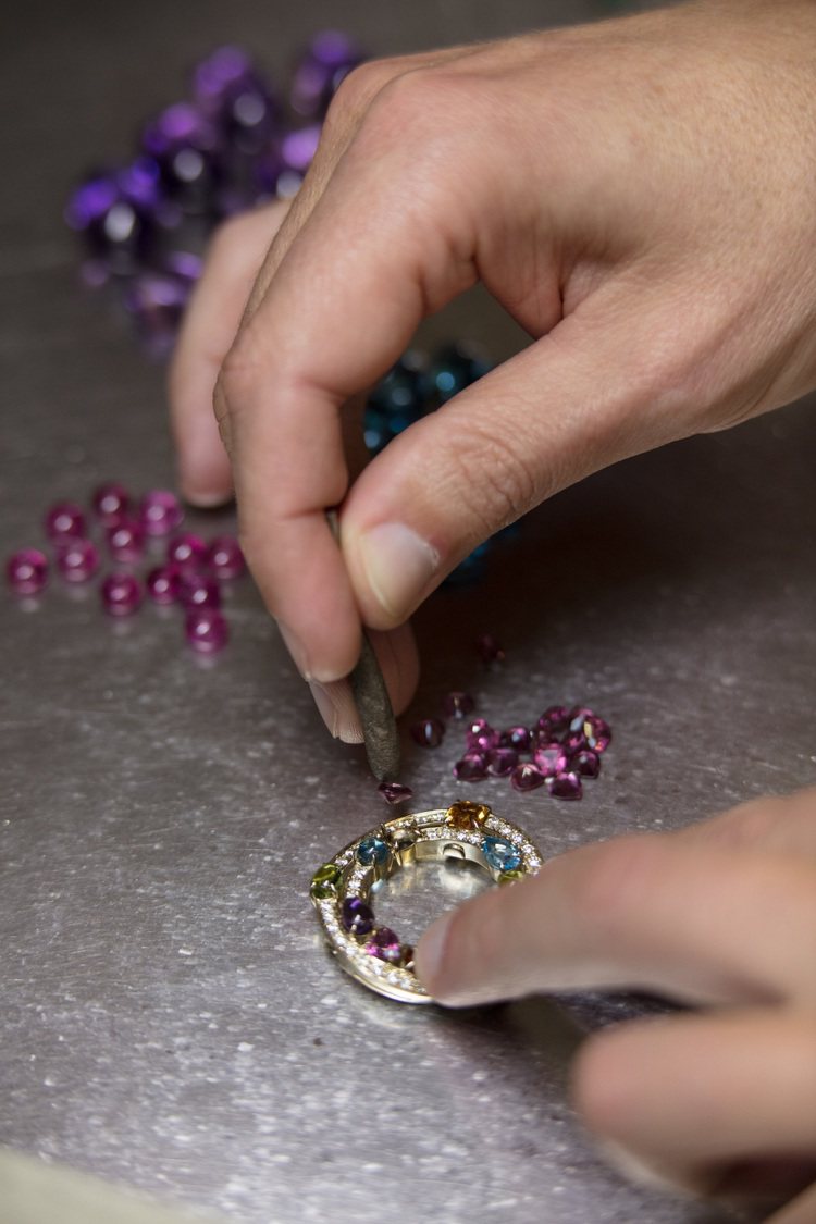 寶格麗瓦倫扎Manifattura珠寶工坊傳承工藝。圖／寶格麗提供