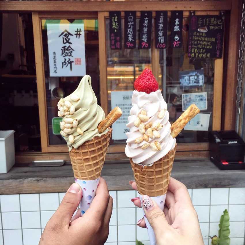 日式柑仔店風的甜點霜淇淋店，名叫「食驗所 Kenny Lab」。 圖／好好玩