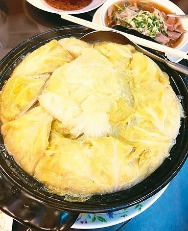 「上海居」的金華火腿白菜雞湯是招牌名菜。 記者黃寅／攝影