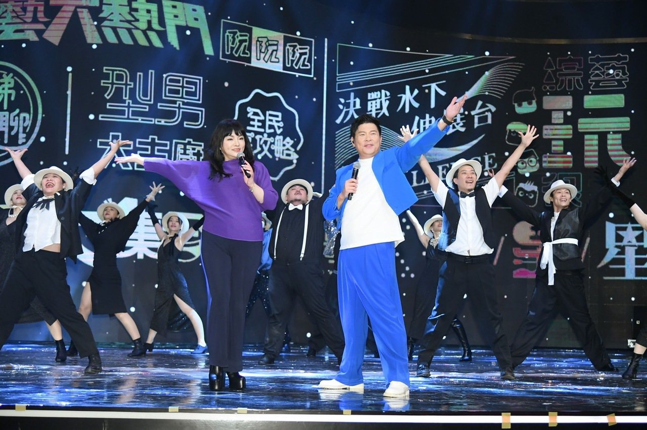 曾國城、唐綺陽將與12位專業舞者熱力唱跳Rap演出「我要你的愛」。圖／三立提供