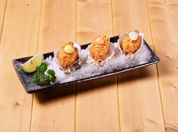 廣島大牡蠣鮮甜飽滿多汁，沾三味醬入口更豐富味蕾層次。圖／王品集團提供