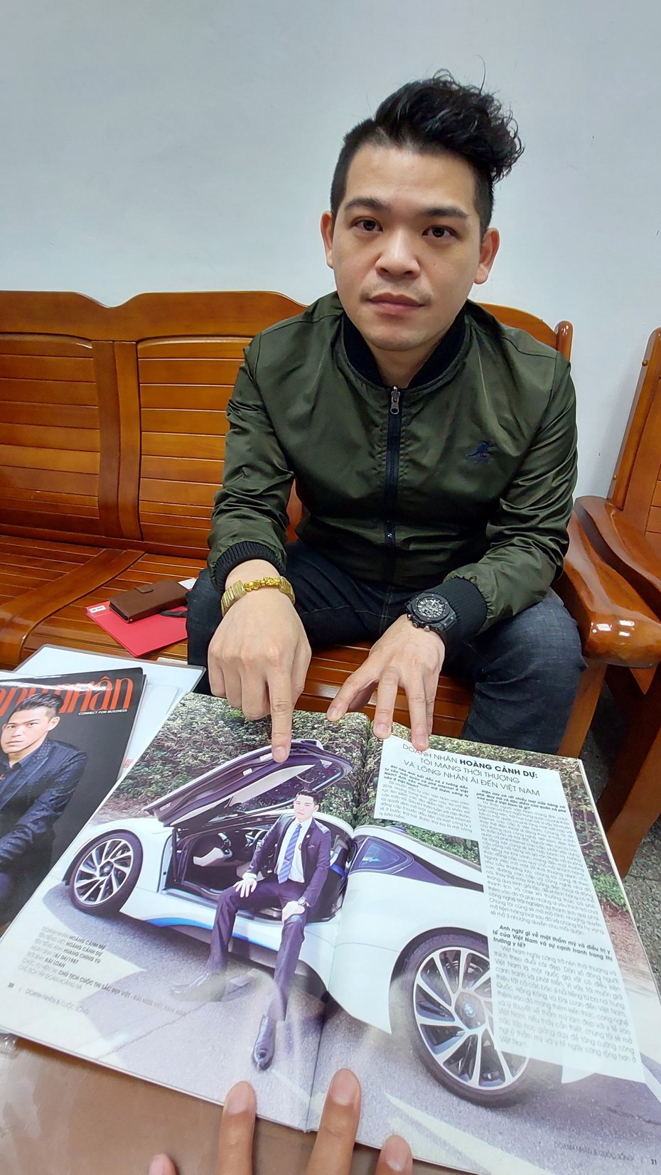 黃景裕說，周刊報導內容形容他「生活豪奢、愛炫富，常在臉書上傳超跑名車照片」，但其實超跑照片是2020年越南雜誌的報導內容，跟APP也沒關係。記者林昭彰／攝影