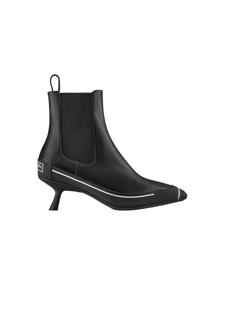 D-Motion黑色柔軟小牛皮彈性帶低筒低跟靴，46,000元。圖／DIOR提供