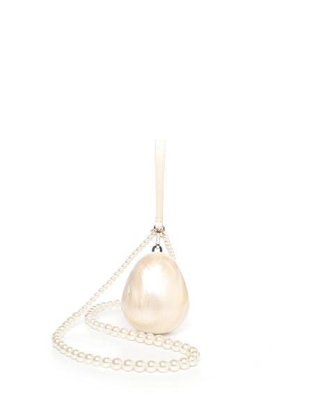 Simone Rocha手拿珍珠包（小），22,500元。圖／喜事國際提供