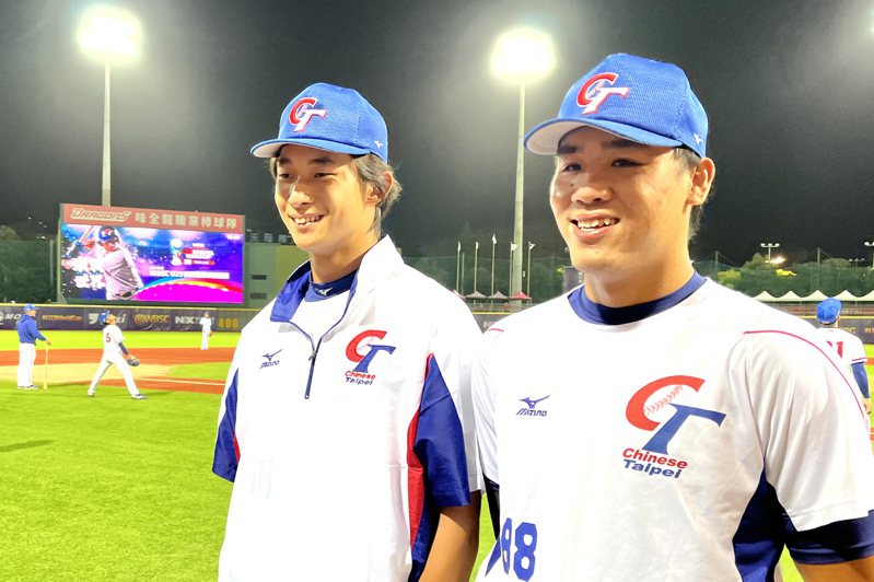 U23世界盃中華隊投手林振瑋（左）、李晨薰（右）。記者蘇志畬／攝影