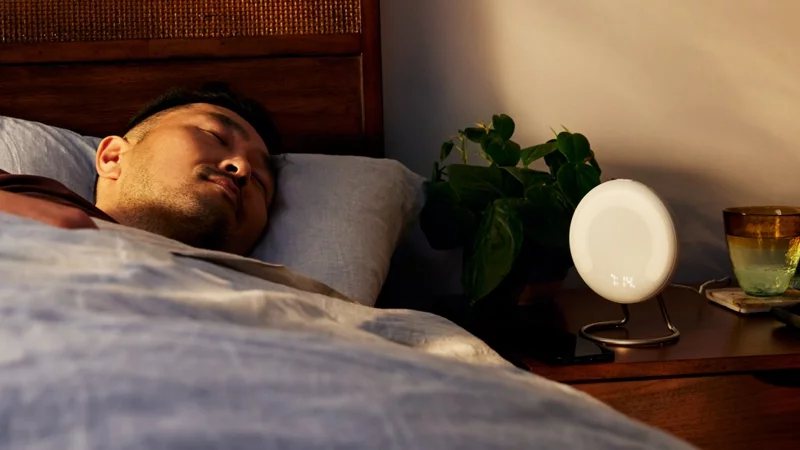 一項已發表的大型新研究指出，50歲及以上者每晚若睡不到5小時，與睡超過5小時的人...