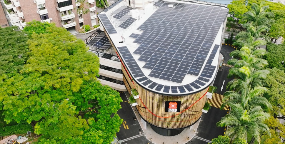 星展銀行綠建築使用400塊太陽能電池板滿足100%能源需求。 圖／DBS