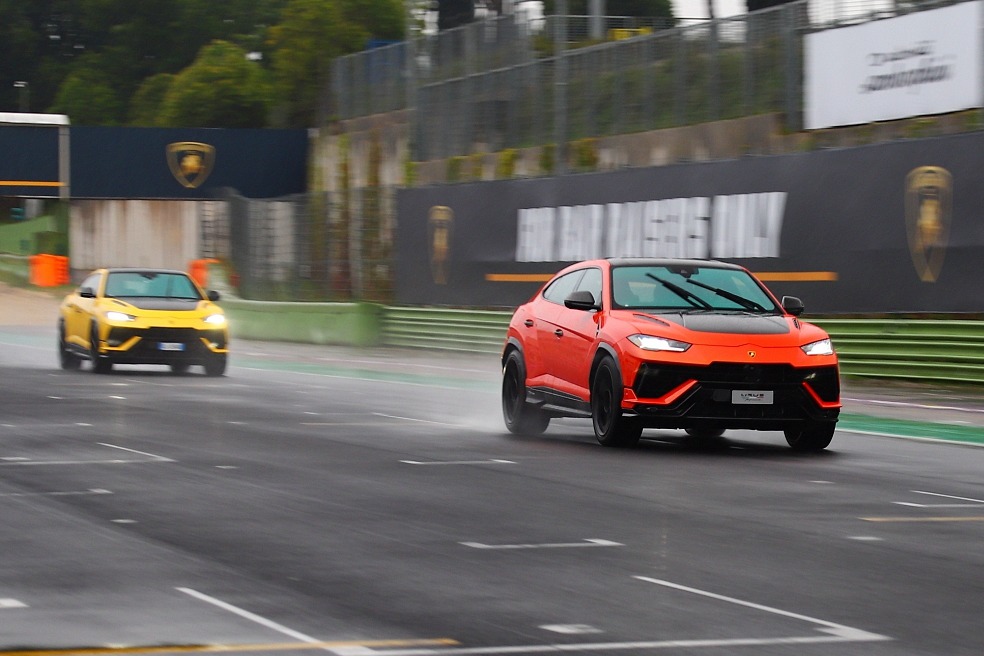 不僅是Super SUV，更是輛Fun Car！Lamborghini Urus Performante雨天激試
