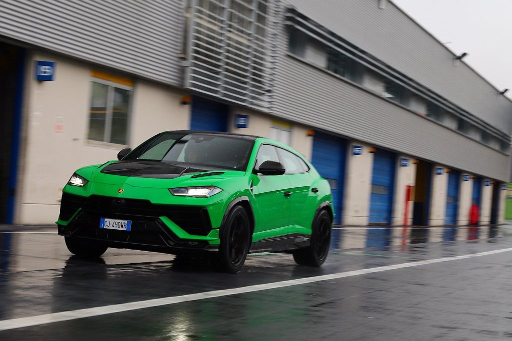 Lamborghini Urus Performante透過外觀板件、新鍛造輪框...
