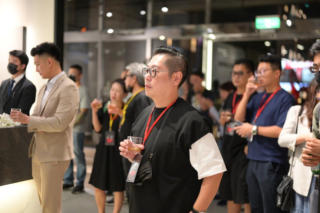 TnAID台灣室內設計專技協會的設計師們一邊欣賞熱情奔放的佛朗明哥舞蹈與歌曲，一...