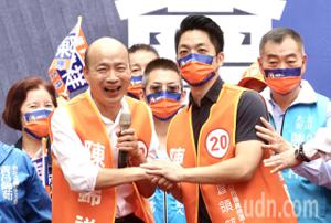 高雄市前市長韓國瑜（前左）首度與國民黨台北市長候選人蔣萬安（右二）同台，呼籲大家支持蔣萬安當選台北市長。記者林俊良／攝影