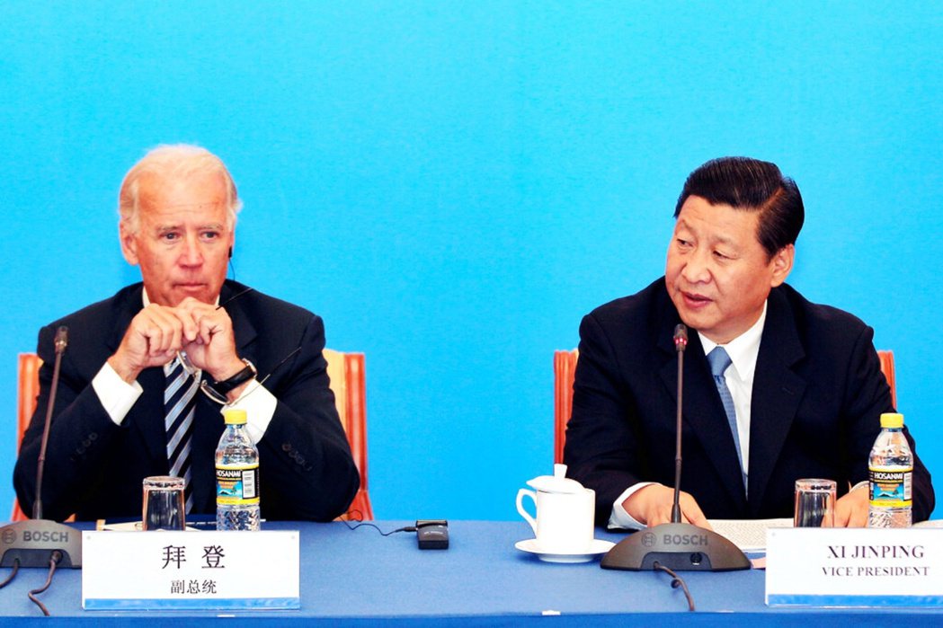 2011年，時任中國國家副主席習近平與美國副總統拜登會面。 圖／美聯社