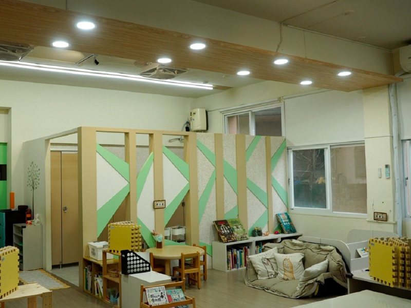 石門區石門國小附設幼兒園教室煥然一新，變得更整潔明亮。 圖／紅樹林有線電視提供