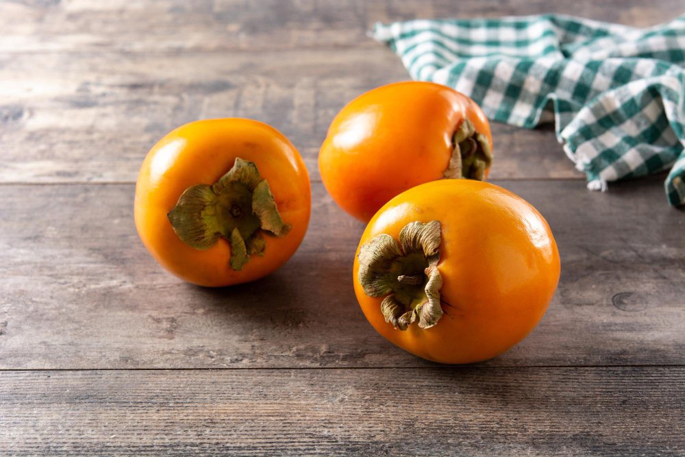 成熟後的柿子單寧含量少，一次不吃太多，不至於造成腸胃不適。 圖／freepik