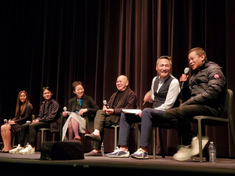 導演蔡明亮（右3）日前偕同演員李康生（右）、亞儂弘尚希（左2）出席紐約現代藝術博物館回顧展的「日子」映後座談。 圖／駐紐約台北文化中心提供