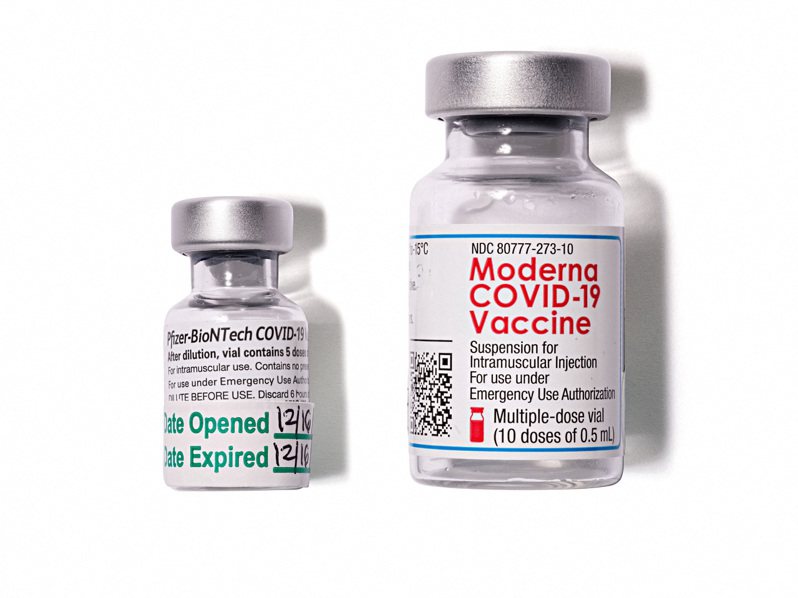 歐盟藥品管理局28日表示，莫德納和輝瑞／BNT的新冠疫苗可能導致月經大出血，建議列為副作用。（路透）