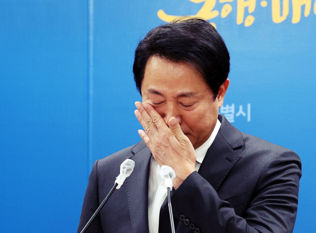 含淚道歉的首爾市長吳世勳。 圖／歐新社 