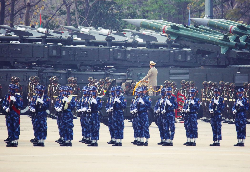 圖為緬甸軍政府的閱兵。 圖／路透社