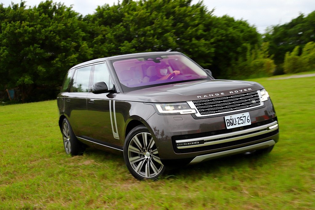 全新第五代Land Rover Range Rover，在LSUV發展鼎盛的市場中依舊獨樹一格。 記者張振群／攝影