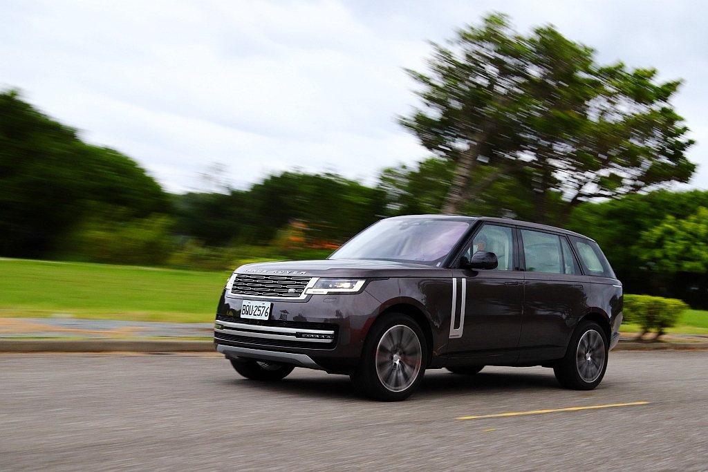 Land Rover Range Rover以駕馭舒適見長，原廠仍賦予動態行車模...