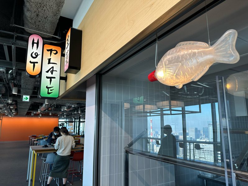 Meta日本办公室去年搬到「虎之门之丘」商业大楼，36楼员工餐厅灯光採小鱼酱油瓶造型，充满浓浓日本风。图／中央社(photo:UDN)