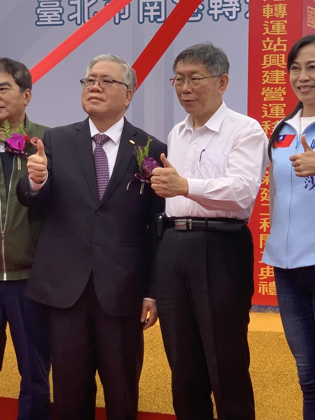 新光人壽董事長潘柏錚（左）、台北市長柯文哲（右），記者齊瑞甄／攝影。
