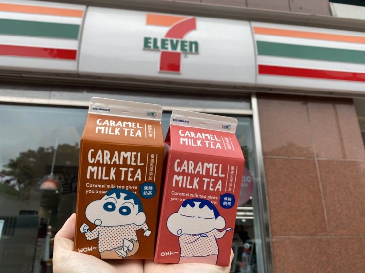 7- ELEVEN 獨家販售「蠟筆小新焦糖奶茶」，含乳量達50％，香甜焦糖風味融...