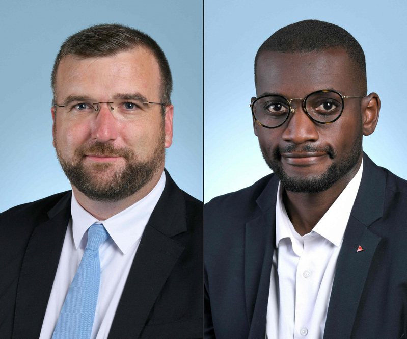 法国极左政党「不屈法国」的国民议会议员比隆戈（右）3日发言时，遭极右政党「国民联盟」议员德富纳（左）高喊「滚回非洲」。法新社(photo:UDN)