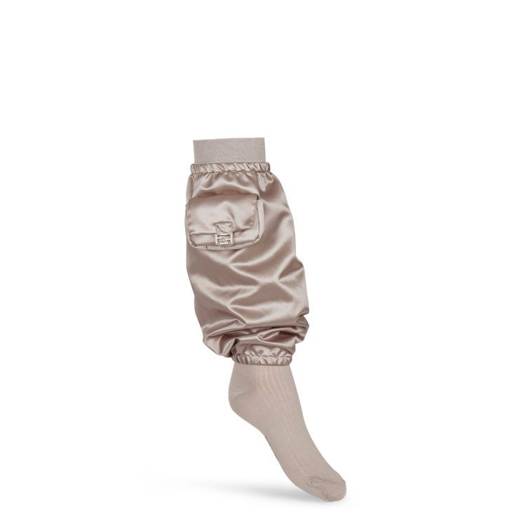 Baguette造型襪套組，34,900元。圖 / FENDI提供