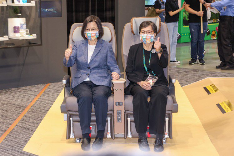 昨日開展首日，總統蔡英文也親至旅展現場、體驗機艙座椅。圖／記者沈昱嘉攝影