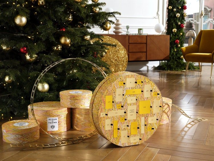 Acqua di Parma用品牌專有的黃色，點綴出耶誕氣氛，也成為歡慶擺飾最佳選擇，並滿足嗅覺的氛圍。圖／Acqua di Parma提供