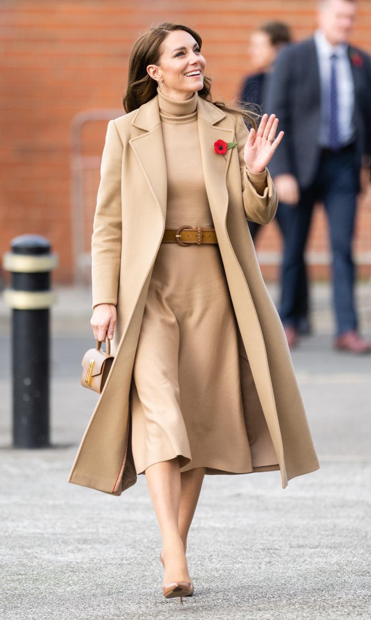 凱特王妃Kate Middleton日前穿著MAX&Co.的Longru...