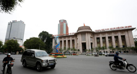 越南央行據悉過去一周和十多家商業銀行舉行多次緊急會議，以討論金融體系內的流動性問題。路透