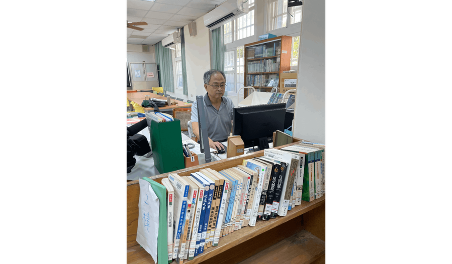 林勝弘從壽山國中退休後，繼續留在學校當圖書館志工，為學生和社區民眾開展閱讀視野。...