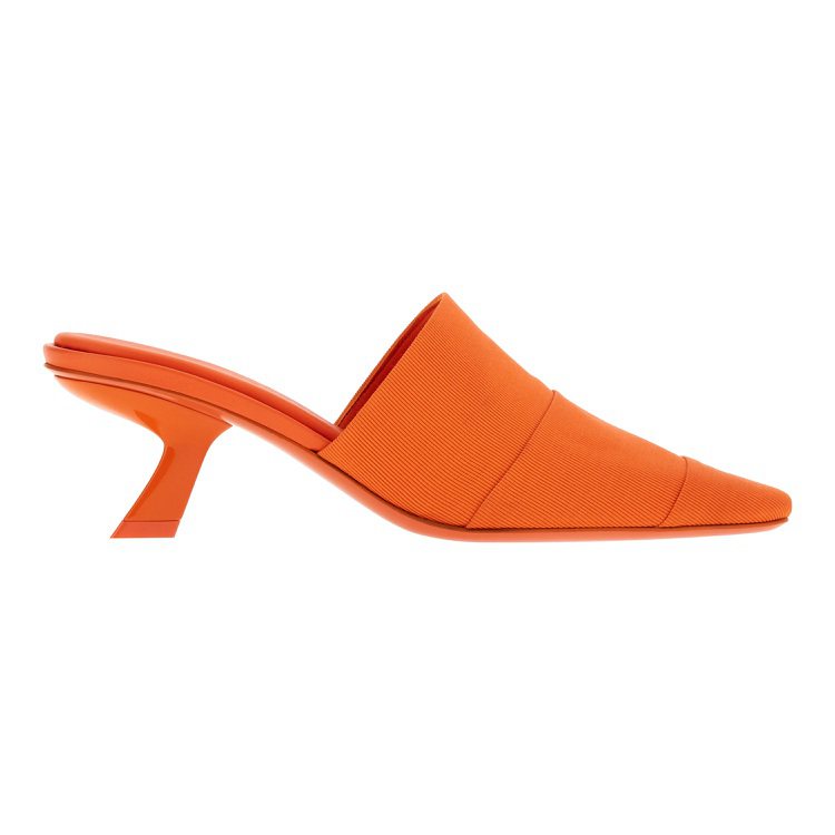 橘色羅緞低跟鞋，31,900元。圖／FERRAGAMO提供