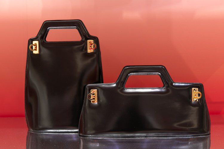 （由左至右）長版黑色Wanda手提包，79,900元；寬版黑色Wanda手提包，...