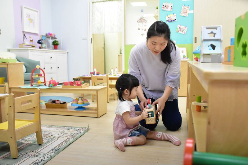 提供家長優質、平價的教保服務，楊文科提出將逐步增設公立幼兒園2歲專班。圖／縣府提供