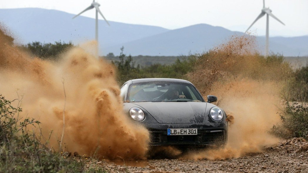 Porsche 911 Dakar將在11月16日洛杉磯車展推出。 圖／Pors...