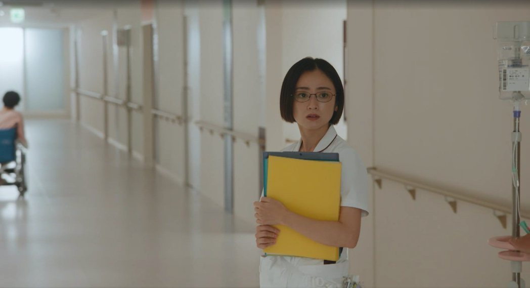 「旅行護理師」中安達祐實飾演護士金谷吉子。圖／摘自MyVideo