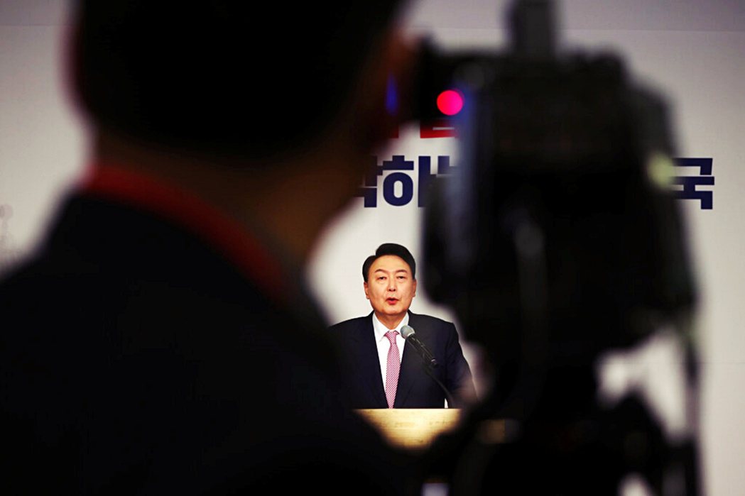南韓總統尹錫悅上任以來風波不斷，他日前禁止MBC電視台上總統專機採訪，引發打壓媒...
