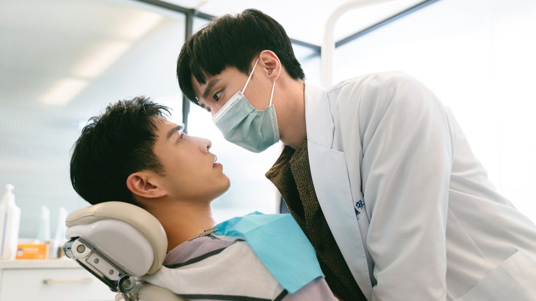 吳岳擎(左)、余晉在BL劇「我的牙想你」中是病人與牙醫的關係。圖／結果娛樂提供