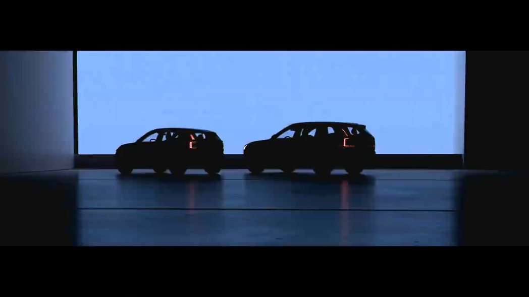 全新Volvo EX30 (圖左) 將成為品牌之後最入門的純電休旅選擇。 圖／截...