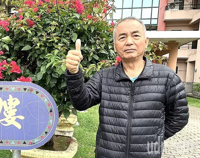 台東馬蘭榮家75歲榮民徐宏德，去年因中風四肢癱瘓，但他不放棄、經過一年復健，如今...