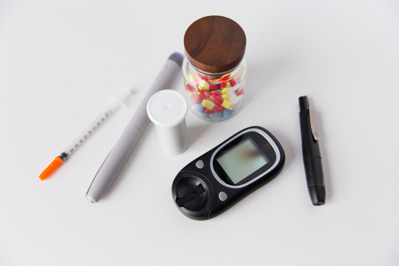許多糖尿病人使用降血糖藥物，但臨床上偶有發生病人用藥後，產生抖、顫動、冒汗、心悸、脈搏加速、體溫變化、四肢刺感、呼吸困難的情形。