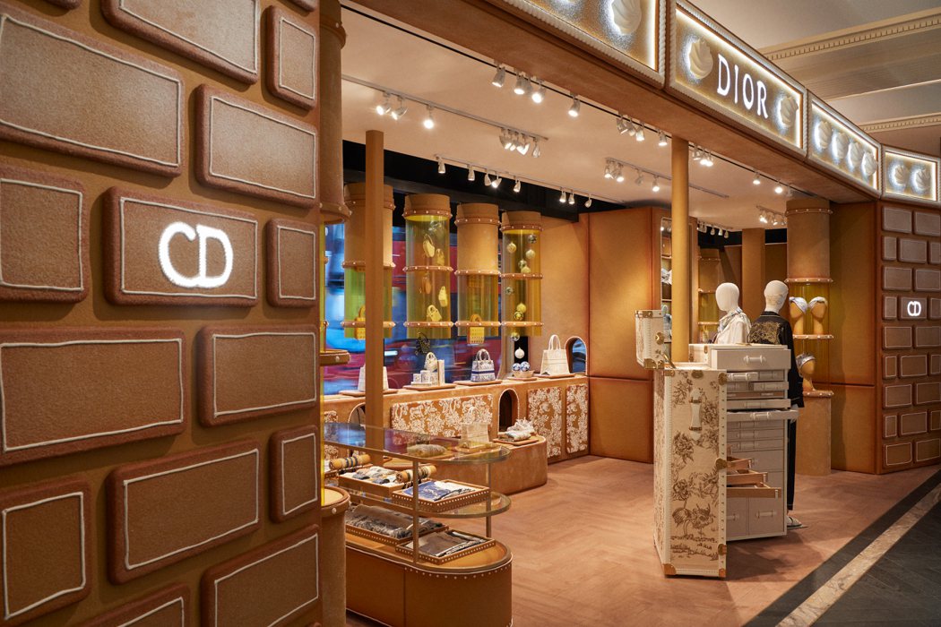 獨家期間限定店之一，以禮品為主題，致敬迪奧先生最重視的送禮藝術。圖／Dior提供