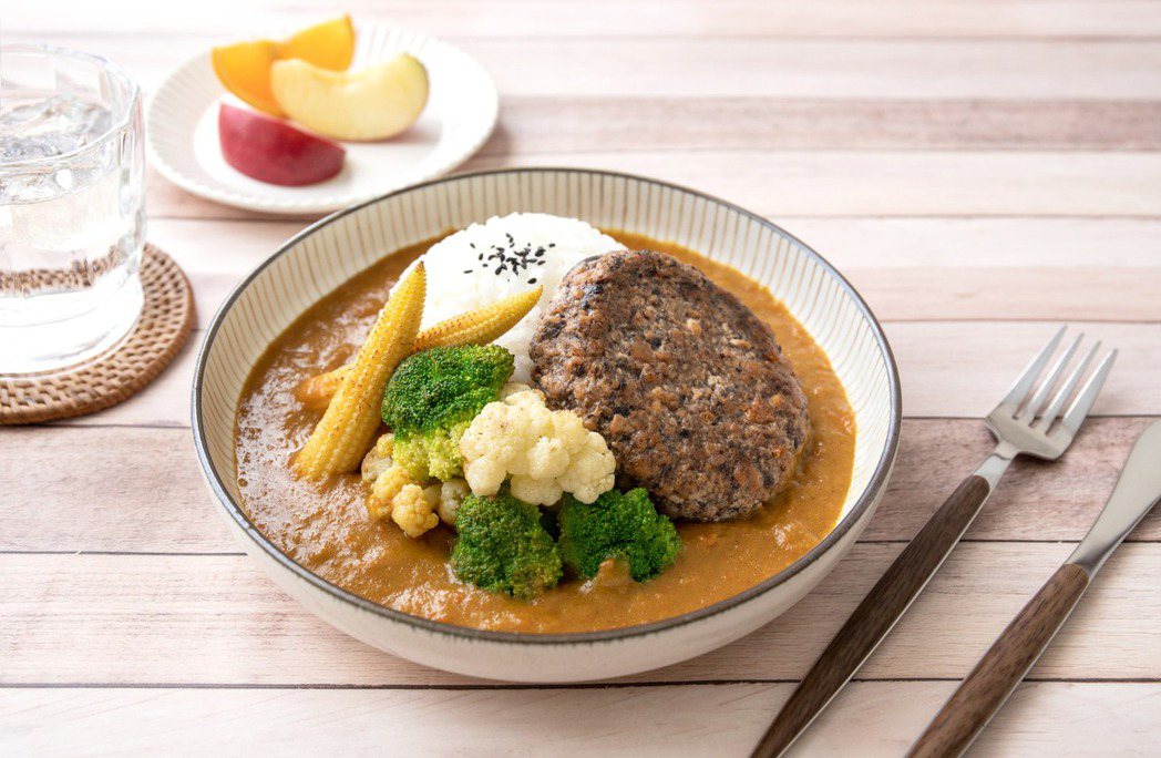 日本百年咖哩「好侍食品」帶來全球首支純素咖哩。 圖／La Rue文創設計提供