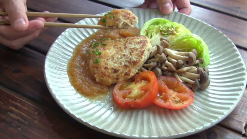 豆腐漢堡排是一道低熱量又高蛋白的料理，非常適合減肥期間替代主食。圖片／MASAの料理ABC