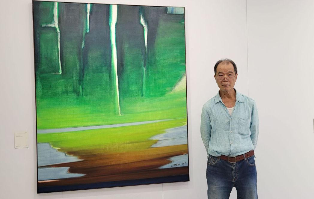 旅義抽象畫大師陳聖頌與他2022新作品「洊」。 李福忠／攝影