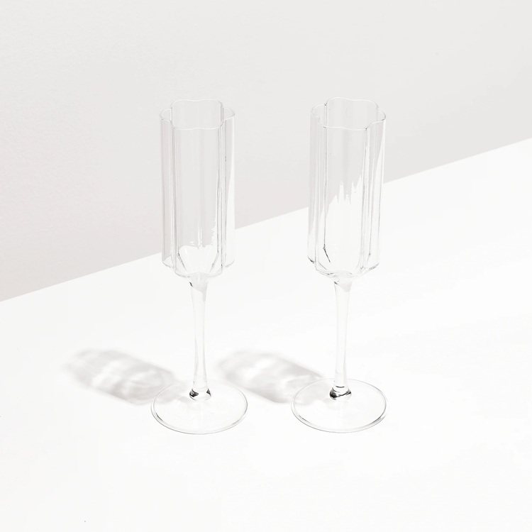 FAZEEK的碟形香檳杯與波浪香檳杯，已可於綜合電商THE SPAACE線上網站隨意挑選。圖 / ARTIFACTS提供