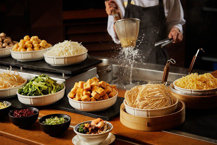 台南遠東香格里拉全新推出「餐廳聯合優惠券」，也適用於遠東CAFÉ 「假日自助午或...